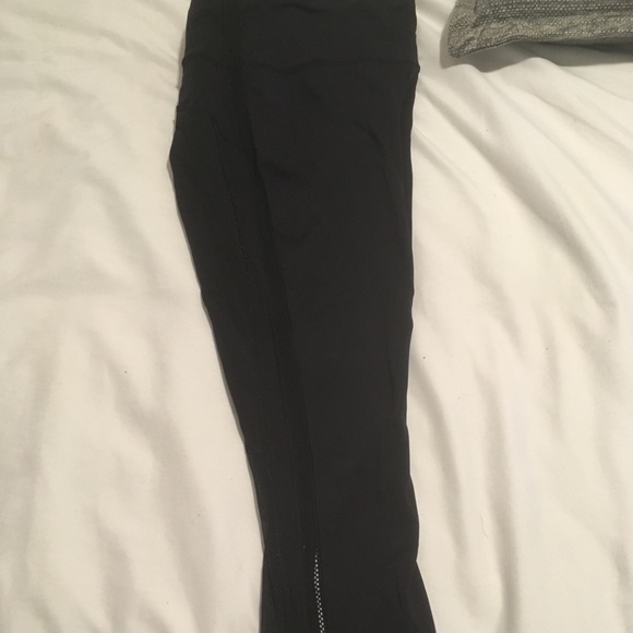 Lululemon black crops - Picture 3 of 5